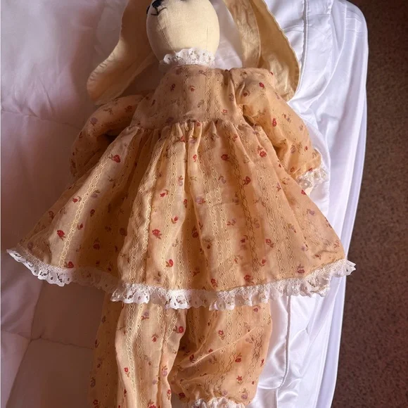 Vintage classic bunny doll with lace dress - Picture 7 of 9